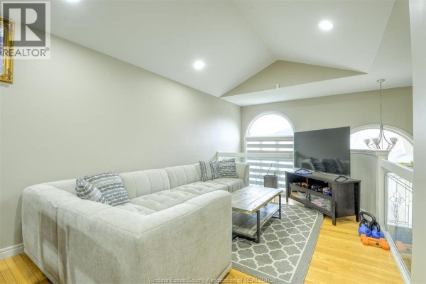 Living room/Fireplace - 160 Branton Crescent, Tecumseh, ON N9K1E6 Photo 5