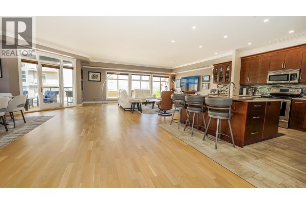5pc Ensuite bath - 160 Harbourfront Drive Unit# 302, Salmon Arm, BC V1E3M3 Photo 4