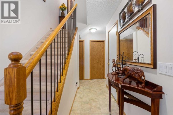 Family room - 160 Millview Green Sw, Calgary, AB T2Y3W1 Photo 4