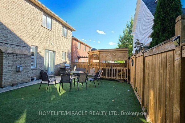 160 Queen Mary Drive, Brampton, ON L7A1Z6 Photo 5
