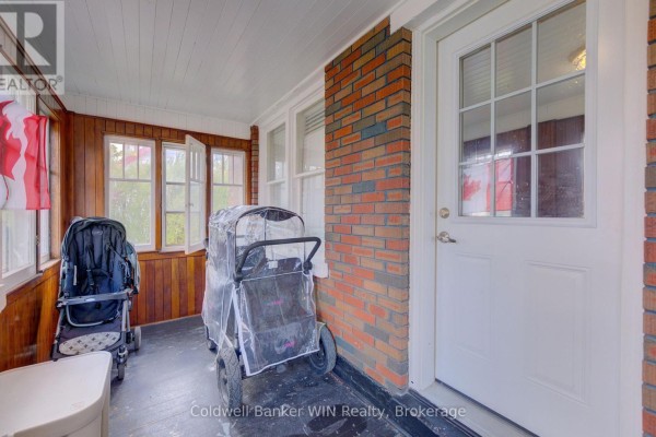 Family room - 160 Queen Street E, Wellington North, ON N0G2L3 Photo 2