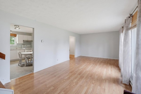 Living room - 160 Rue Ménard, Gatineau, QC J8L3B8 Photo 3