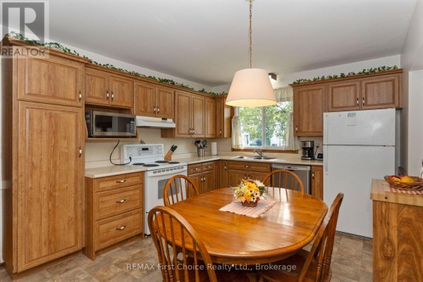 Family room - 160 Whalen Street, Thunder Bay, ON P7A7J1 Photo 5