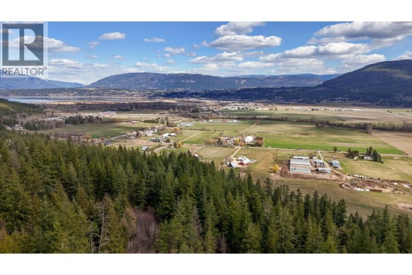 1600 60 Street Sw, Salmon Arm, BC, photo 3