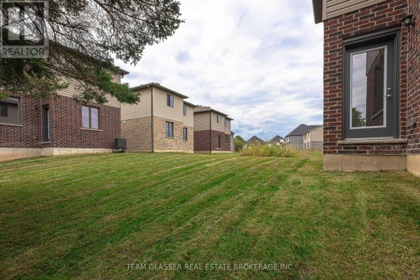 1600 Chickadee Trail, London South, ON, photo 2