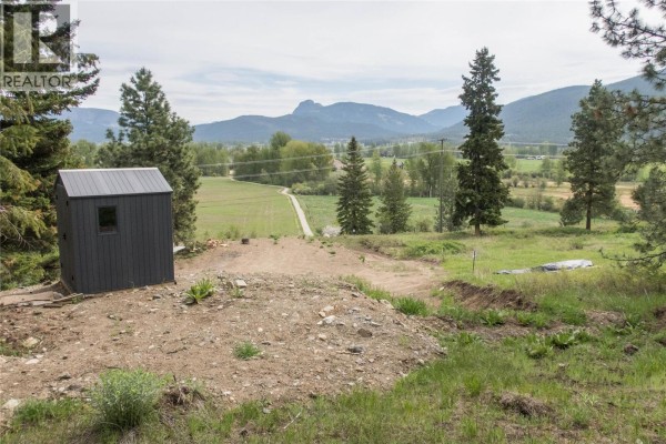 1600 Mountain View Avenue, Lumby, BC, photo 2
