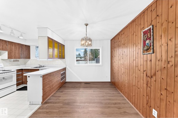 Kitchen - 16006 87 Av Nw, Edmonton, AB T5R4G9 Photo 3