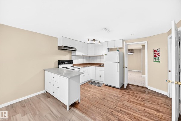 Bedroom 2 - 16006 87 Av Nw, Edmonton, AB T5R4G9 Photo 5
