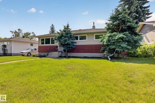 Family room - 16009 93a Av Nw Nw, Edmonton, AB T5R5J7 Photo 4