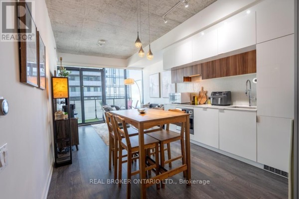 1601 - 185 Roehampton Avenue S, Toronto, ON, photo 2