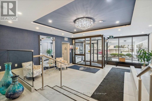1601 - 2263 Marine Drive, Oakville, ON, photo 2