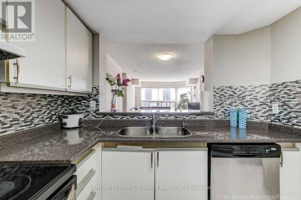 Kitchen - 1601 - 335 Webb Drive, Mississauga, ON L5B4A1 Photo 3