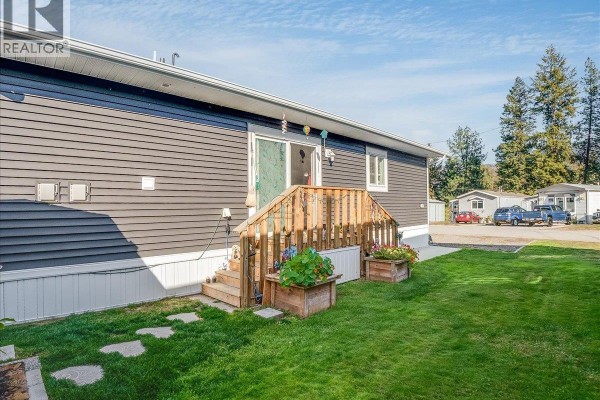 Living room - 1601 Columbia Avenue Unit# 26, Castlegar, BC V1N1J1 Photo 4