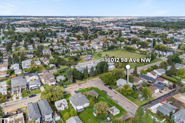 Kitchen - 16012 98 Av Nw, Edmonton, AB T5P4W9 Photo 3