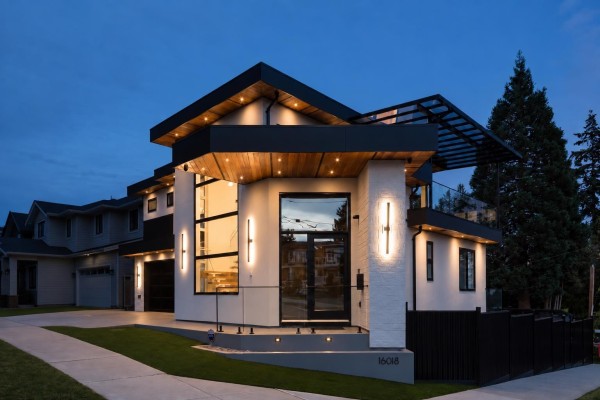 16018 9a Avenue, Surrey, BC V4A9A7 Photo 2