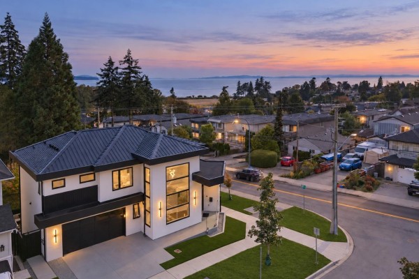 16018 9a Avenue, Surrey, BC V4A9A7 Photo 3