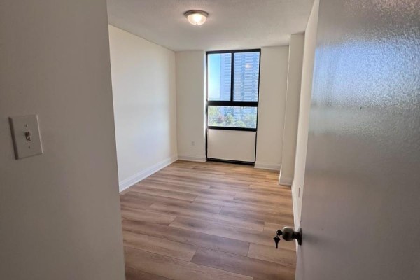 1602 - Room - 350 Seneca Hill Drive, Toronto, ON M2J4S7 Photo 3