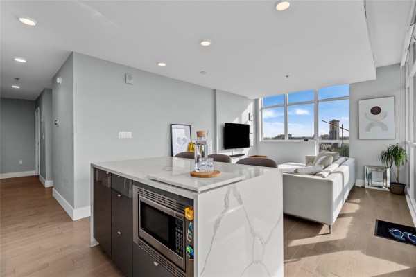 3pc Ensuite bath - 1602 390 Assiniboine Avenue, Winnipeg, MB R3C0V2 Photo 5