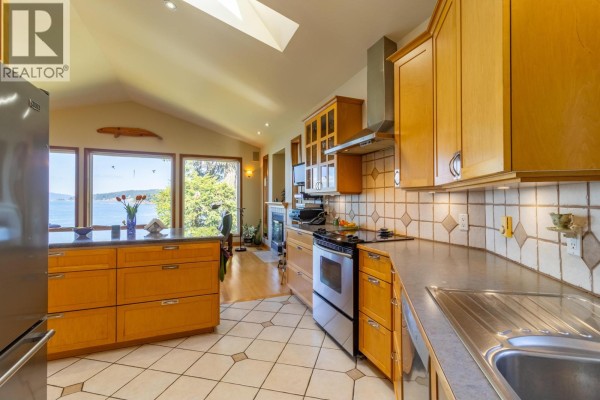 1602 Chart Drive, Pender Island, BC V0N2M2 Photo 5