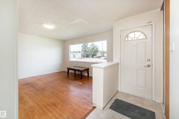 Family room - 16029 95 Av Nw, Edmonton, AB T5P0A8 Photo 4