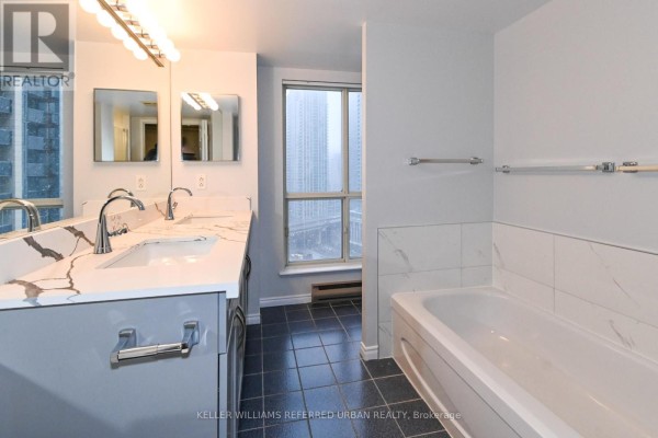 Kitchen - 1604 - 25 The Esplanade, Toronto, ON M5E1W5 Photo 3