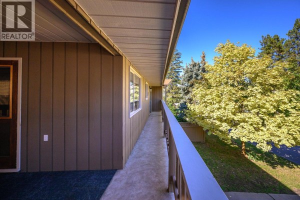 Dining nook - 1604 39a Avenue, Vernon, BC V1T5C6 Photo 5