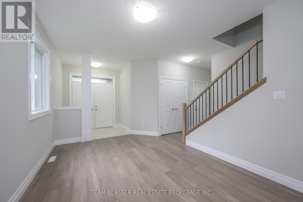 Family room - 1604 Chickadee Trail, London South, ON N6N1K2 Photo 4