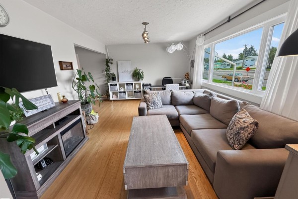 Dining room - 16046 95 Av Nw, Edmonton, AB T5P0A7 Photo 2