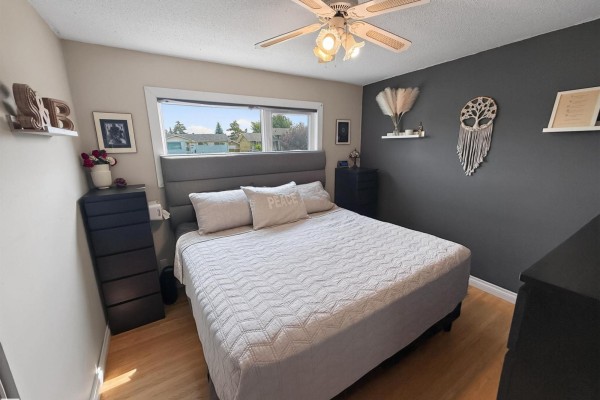 Family room - 16046 95 Av Nw, Edmonton, AB T5P0A7 Photo 4