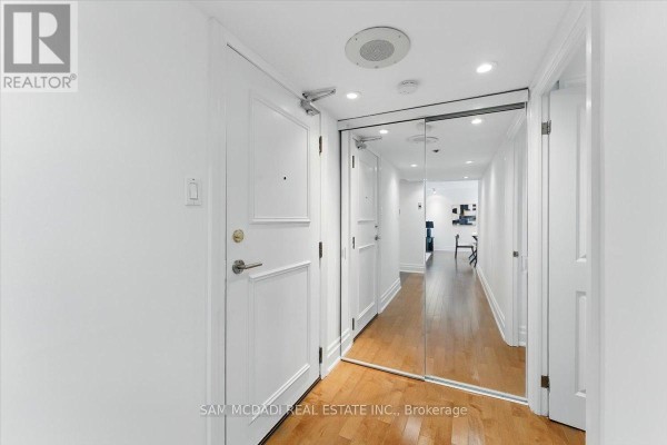 Dining room - 1605 - 2045 Lake Shore Boulevard W, Toronto, ON M8V2Z6 Photo 3