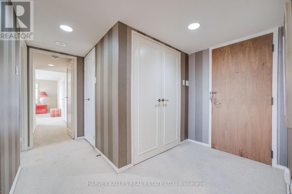 Primary Bedroom - 1605 - 63 St. Clair Avenue W, Toronto, ON M4V2Y9 Photo 4