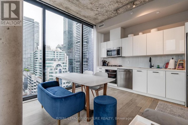 Kitchen - 1606 - 11 Charlotte Street, Toronto, ON M5V0M6 Photo 3