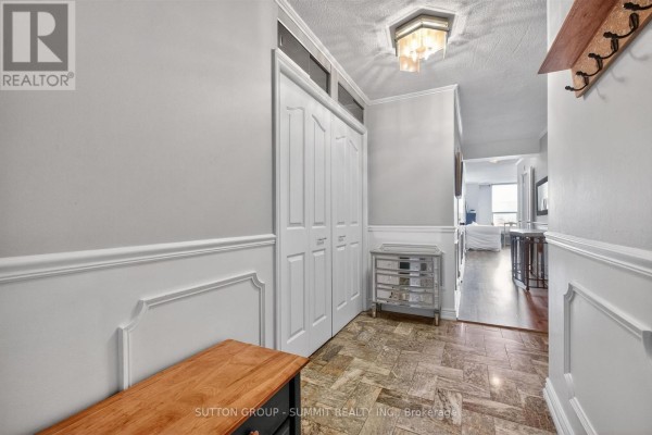 Kitchen - 1606 - 1535 Lakeshore Road E, Mississauga, ON L5E3E2 Photo 3