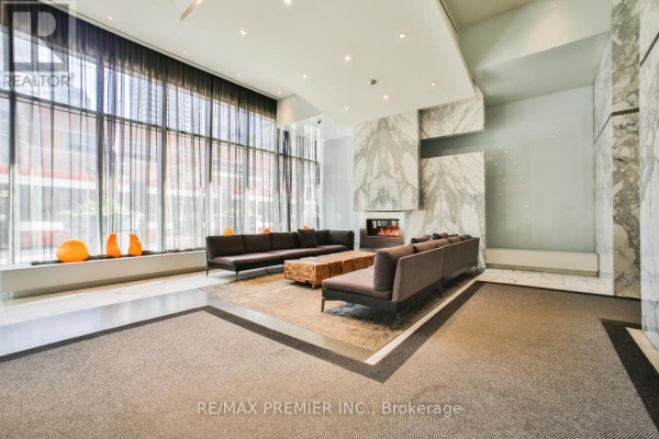 1606 - 8 Charlotte Street, Toronto, ON M5V0K4 Photo 4