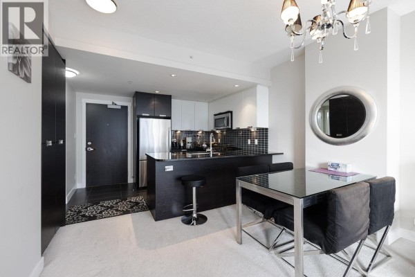 1606 2968 Glen Drive, Coquitlam