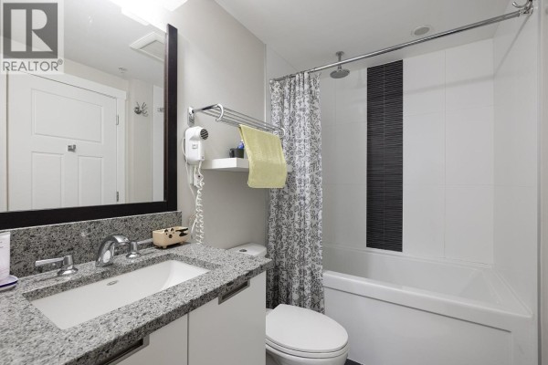 1606 2968 Glen Drive, Coquitlam, BC V3B0C4 Photo 3
