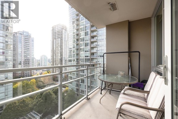 1606 2968 Glen Drive, Coquitlam, BC V3B0C4 Photo 5