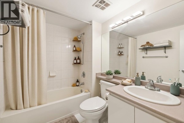 1606 9633 Manchester Drive, Burnaby, BC V3N4Y9 Photo 5