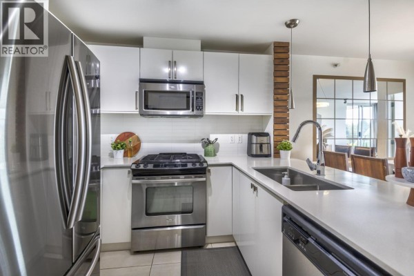 1606 9868 Cameron Street, Burnaby, BC V3J0A5 Photo 2