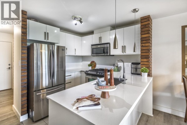 1606 9868 Cameron Street, Burnaby, BC V3J0A5 Photo 3