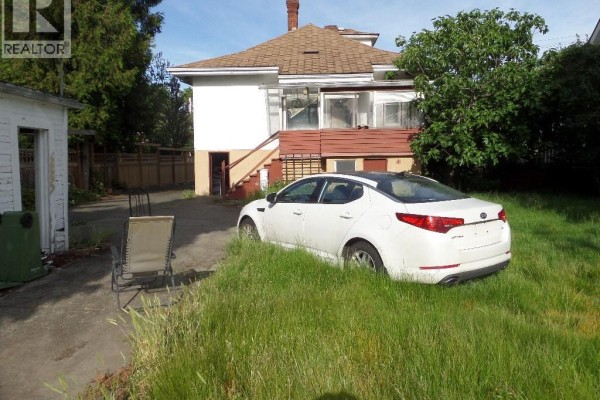 Den - 1606 Bank St, Victoria, BC V8R4V4 Photo 2