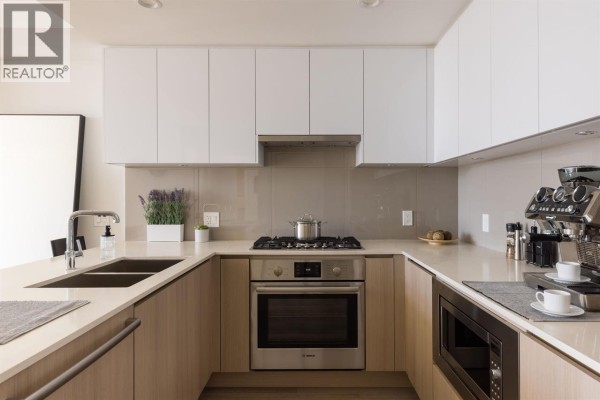 1607 618 Carnarvon Street, New Westminster, BC V3M0N9 Photo 2