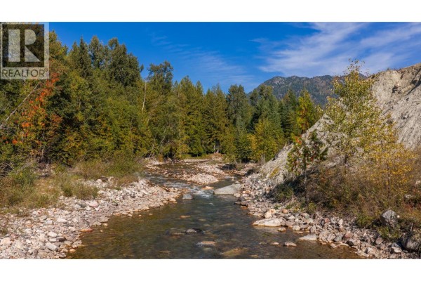 16078 Highway 3a, Crawford Bay, BC V0B1E0 Photo 2