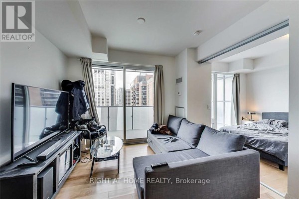 Kitchen - 1608 - 65 St Mary Street, Toronto, ON M5S0A6 Photo 3