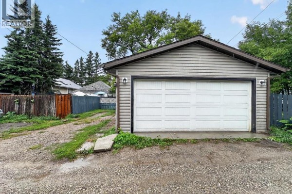 Primary Bedroom - 1608 3 Street Nw, Calgary, AB T2M2X8 Photo 5