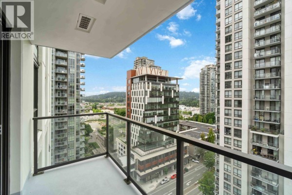 1608 3007 Glen Drive, Coquitlam, BC V3B0L8 Photo 2