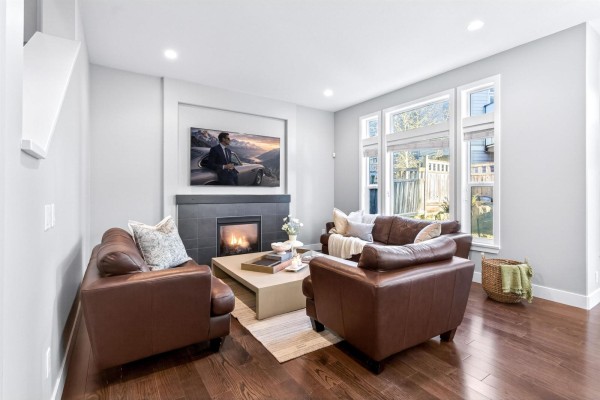 16088 28b Avenue, Surrey, BC V3Z3Y6 Photo 2