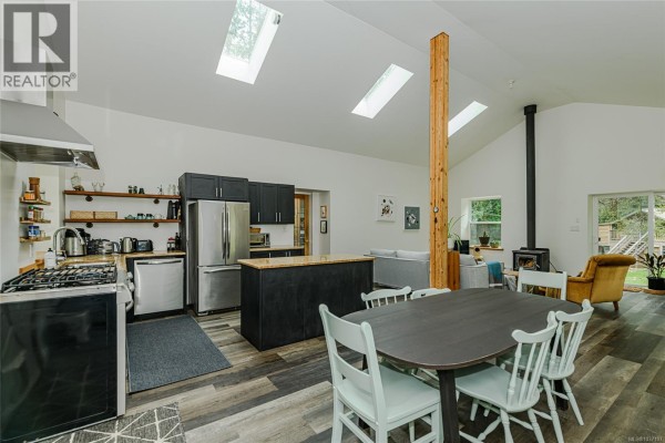 Dining room - 161 Holmes Rd, Salt Spring, BC V8K1T6 Photo 4