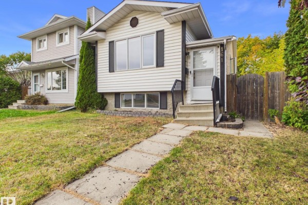 Kitchen - 161 Kiniski Cr Nw, Edmonton, AB T6L5E2 Photo 3
