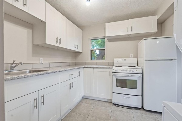 Kitchen - 161 Kitson Street, Winnipeg, MB R2H0Z3 Photo 5